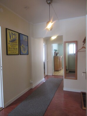 Comfort Apartment, 2 Bedrooms, Kitchen, Hill View | Living area