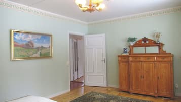 Comfort Apartment, 2 Bedrooms, Kitchen, Hill View | Living area