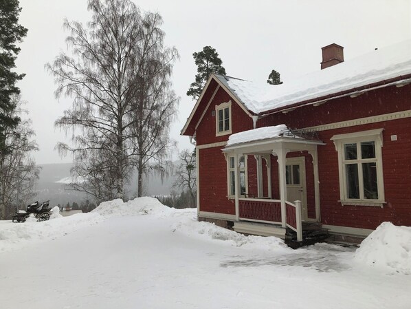 Front of property - Porter House Tingshus (Hammarstrand)