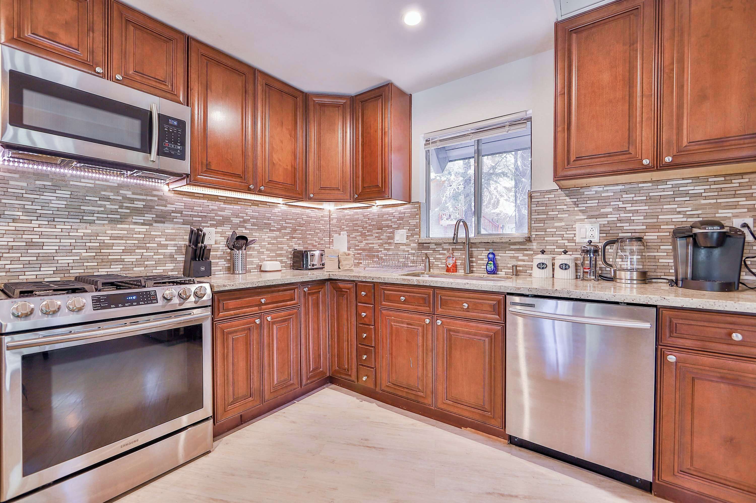 Nhà, nhiều giường, bồn tắm nước nóng, quang cảnh núi (Iroquois Ridge) | Bếp riêng