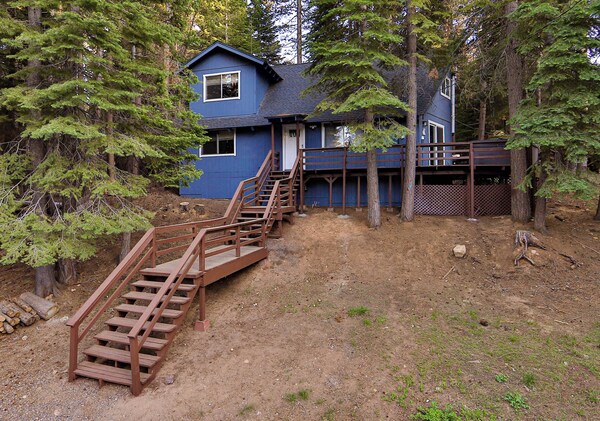 Iroquois Ridge Charming Home For 8 W/ Hot Tub Near Lake Tahoe & Skiing - Indian Creek Reservoir, CA