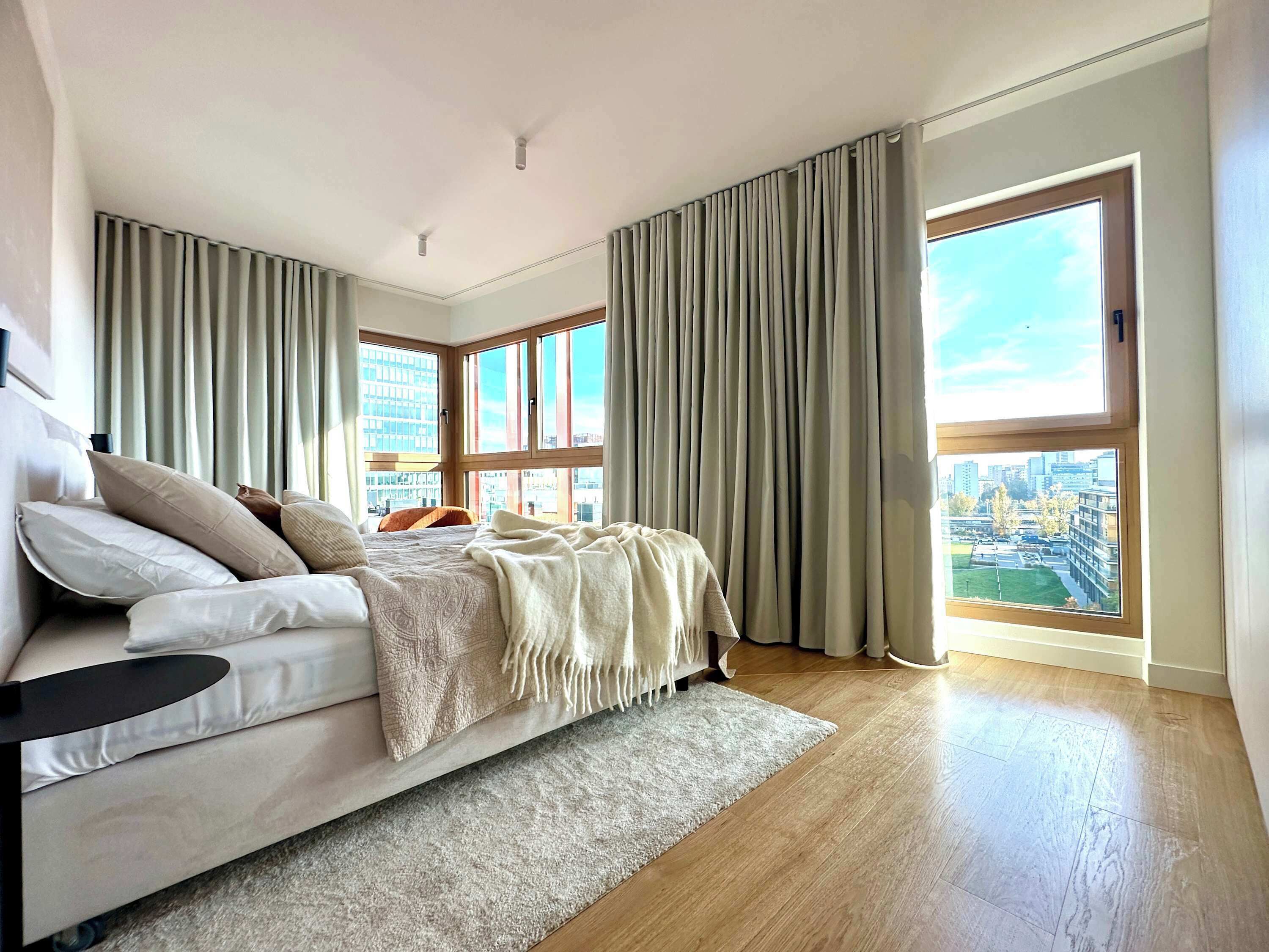 4 室のベッドルーム、デスク、アイロン /  アイロン台、旅行用ベビーベッド