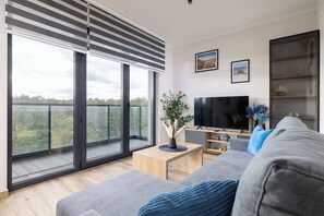 Een televisie en een kantoor