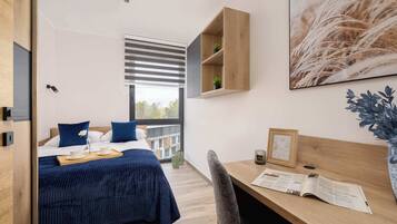 2 bedrooms, desk, iron/ironing board, travel crib