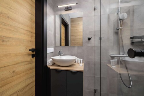 Comfortable Apartment with Balcony | 2 Bedrooms | Parking.