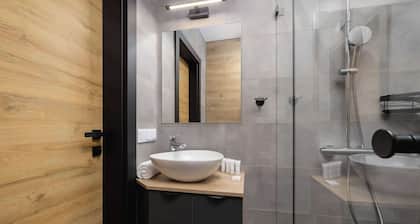 Comfortable Apartment with Balcony | 2 Bedrooms | Parking.