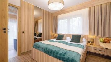 2 bedrooms, desk, iron/ironing board, travel cot