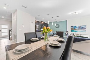Dining - Townhome with pool- Steps from Resort Waterpark! (Davenport)