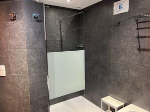 Hair dryer, toilet paper - Les Scailletons, furnished vacation home for 9 people in Neufchâteau Belgian Ardennes (Neufchâteau)