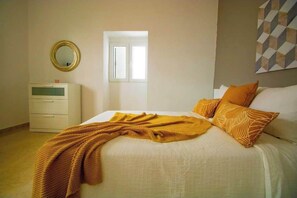 2 chambres, coffres-forts dans les chambres, bureau