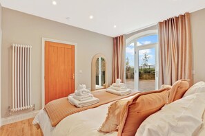 1 dormitori, planxa i posts de planxar, wifi i roba de llit