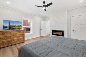 3 bedrooms, desk, iron/ironing board, WiFi