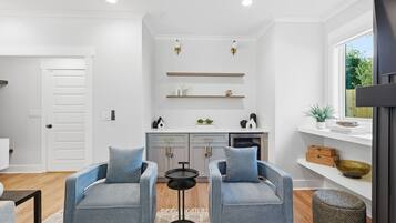 House, 5 Bedrooms | Living area | Smart TV, streaming services