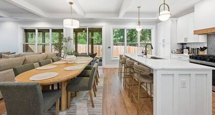 New! Modern Luxurious Woodland Retreat 5 Bedroom Home