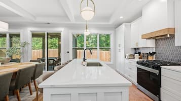 House, 5 Bedrooms | Private kitchen | Fridge, oven, coffee/tea maker, electric kettle