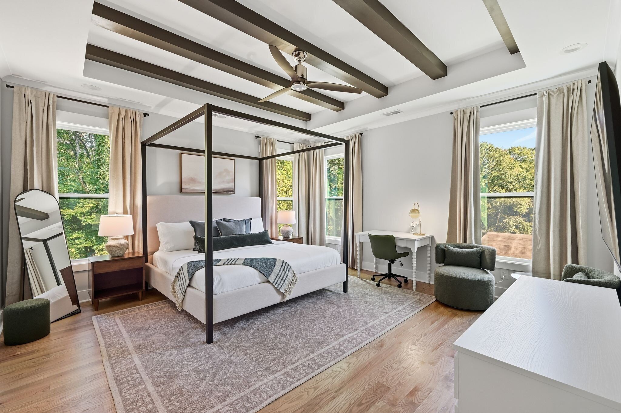 5 bedrooms, laptop workspace, iron/ironing board, free WiFi