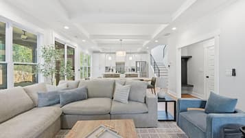 Nhà, 5 phòng ngủ | Khu phòng khách | Smart TV, dịch vụ stream