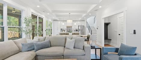 House, 5 Bedrooms | Living area | Smart TV, streaming services