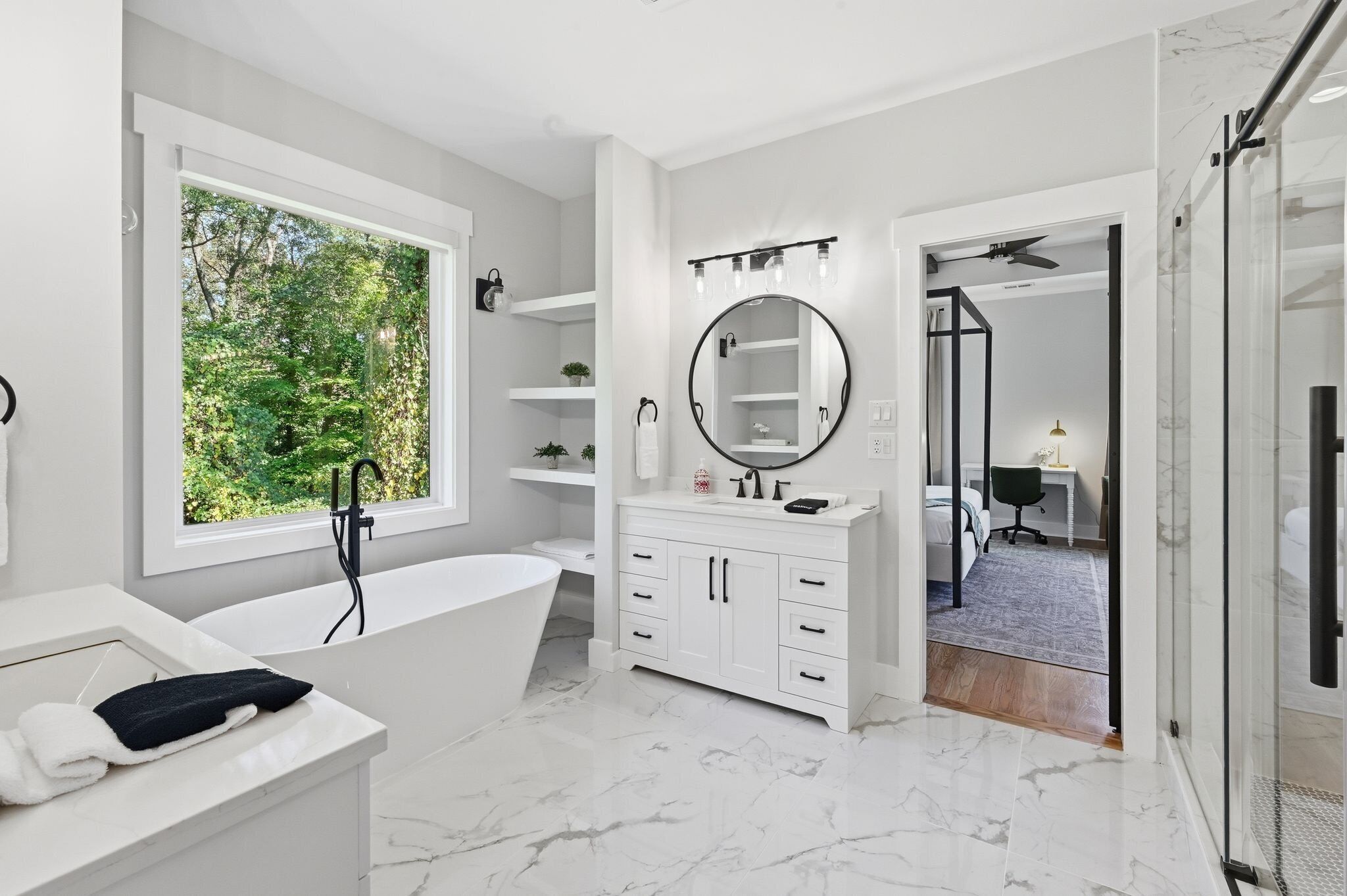 House, 5 Bedrooms | Bathroom | Towels, shampoo