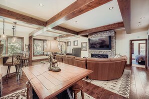 하우스, 침실 6개 | 거실 공간