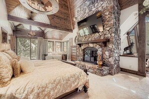 House, 6 Bedrooms | 6 bedrooms, laptop workspace, iron/ironing board, free WiFi - Fairway Drive Retreat 6 Bedroom Home (Avon)