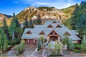 Hus, 6 soverom | Eksteriør