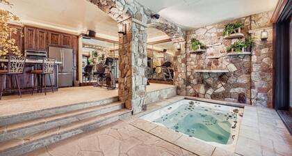 Fairway Drive Retreat 6 Bedroom Home