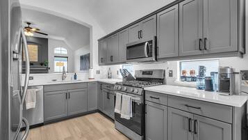 House, 3 Bedrooms | Private kitchen | Fridge, oven, coffee/tea maker