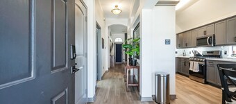 สถานที่พักผ่อนที่คอลเลจ สเตชัน พร้อมอ่างน้ำร้อน บ้านพัก 3 ห้องนอน