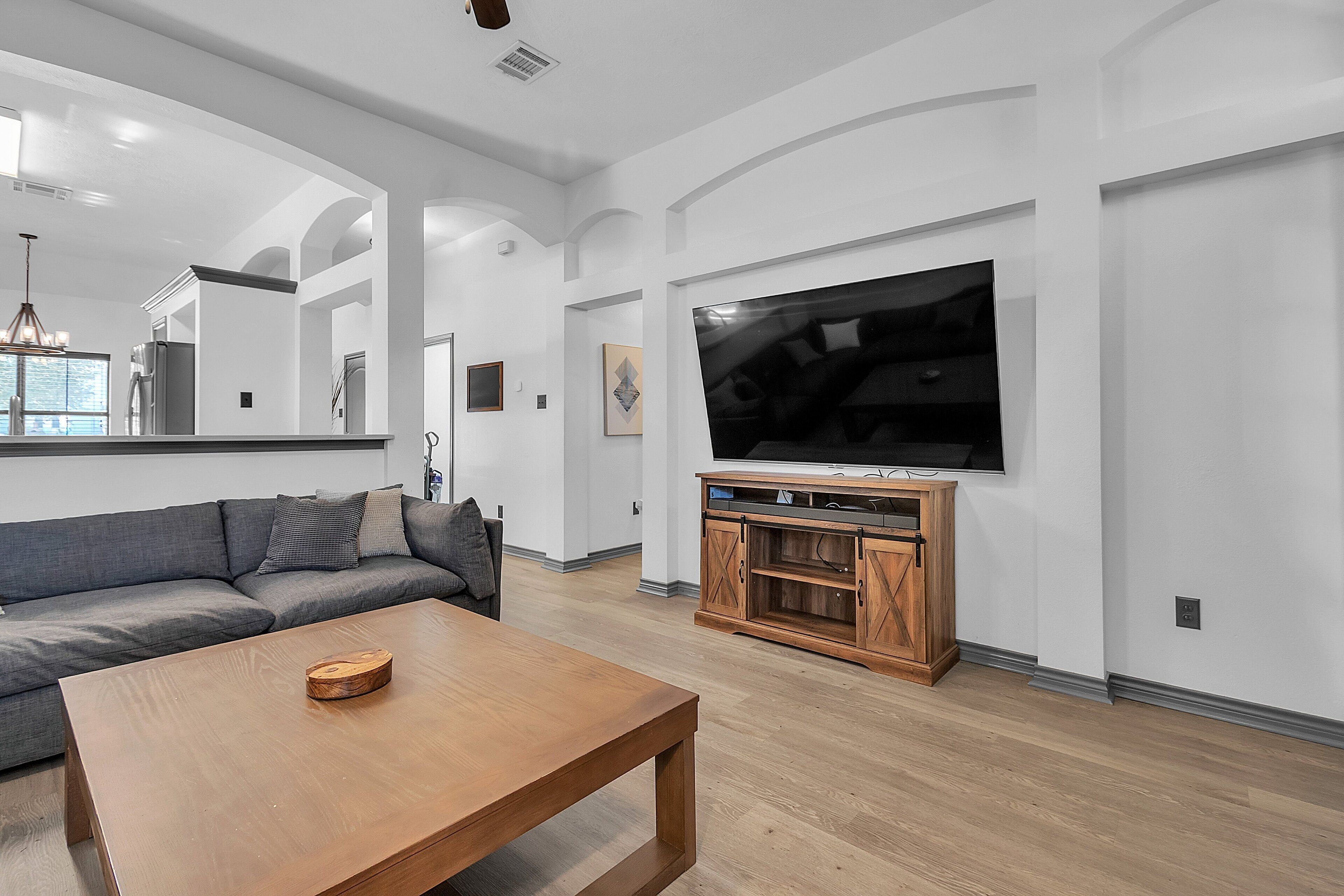 House, 3 Bedrooms | Living area | Streaming services