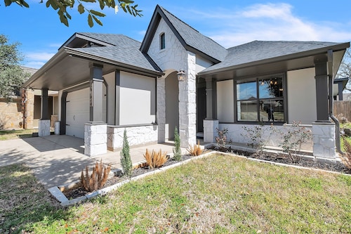 Relaxing College Station Retreat With Hot Tub 3 Bedroom Home