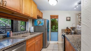 Condo, 2 phòng ngủ | Bếp riêng | Dụng cụ pha cà phê/trà, tủ lạnh, lò nướng, lò nướng bánh mì
