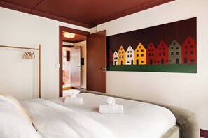 1 bedroom, iron/ironing board, travel crib, WiFi