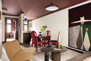 Unclassified image, 3 of 29, button