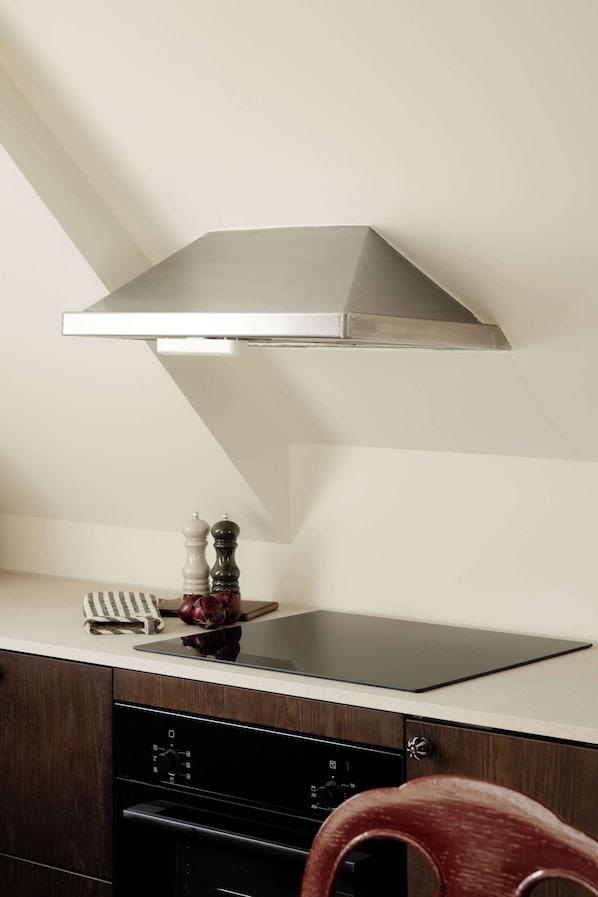 Refrigerador, horno, cafetera y tetera y tetera eléctrica 