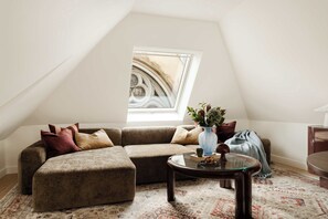 TV - Bryggen Boutique l Stay Uniquely l 2 min to Floyen (Bergen)