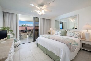 2 bedrooms, iron/ironing board, free WiFi, bed sheets - White Sands Village#313: Direct Beachfront, Top Floor Corner, Best Location (Kailua Kona)