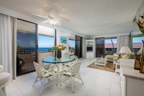 Dining - White Sands Village#313: Direct Beachfront, Top Floor Corner, Best Location (Kailua Kona)
