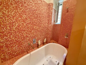 Hair dryer, bidet, towels, soap - Trastevere Relais & Charme in the heart of Rome (Roma)