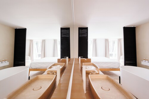 Design house with garage • 11 km Pairi Daiza