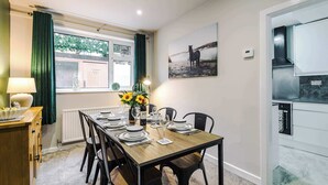 Dining - Stunning Riverside Home in Chester with Parking! (Chester)