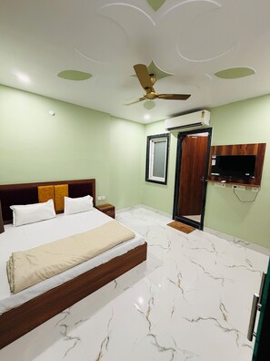 Deluxe Double Room | Free WiFi