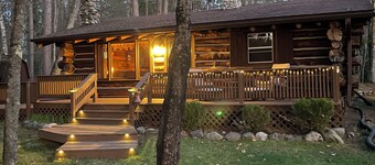 Adorable 2-bedroom log cabin in Land O' Lakes