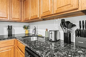 Coffee/tea maker, fridge, microwave, oven