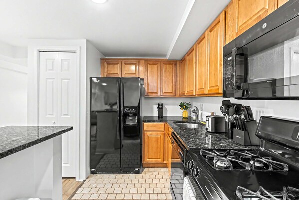Coffee/tea maker, fridge, microwave, oven