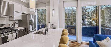 Frigorífic, microones, forn i placa de cuina