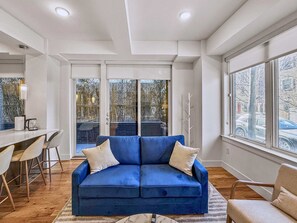 Een televisie en een kantoor