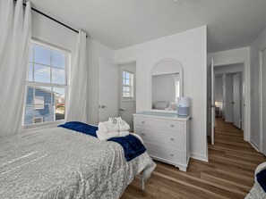 3 bedrooms, free WiFi, bed sheets - Classic Oceanfront Beach Cottage! (Emerald Isle)