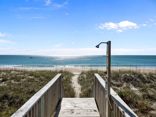 Classic Oceanfront Beach Cottage!