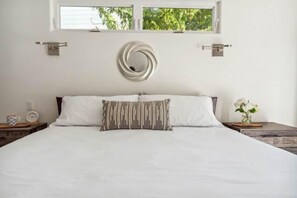 2 bedrooms, iron/ironing board, WiFi, bed sheets - Sea La Vie Summary:<br>L (Santa Cruz)